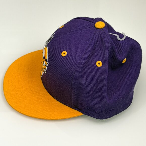 Mitchell & Ness Minnesota Vikings 2 Tone Fitted Hat Cap NFL 7 1/4 - Picture 3 of 9